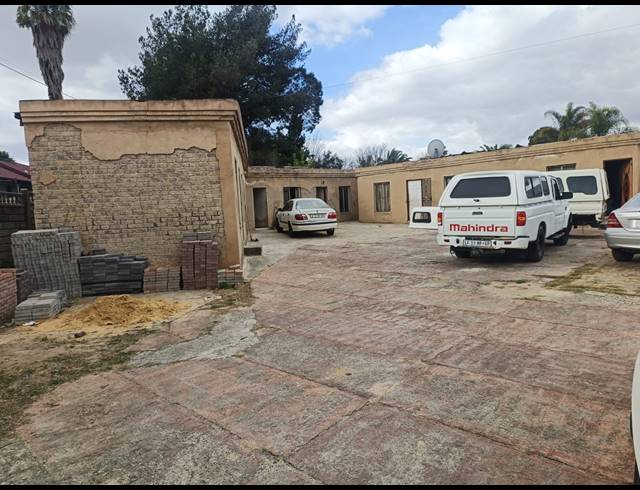 3 BEDROOM HOUSE FOR SALE IN BIRCHLEIGH NORTH